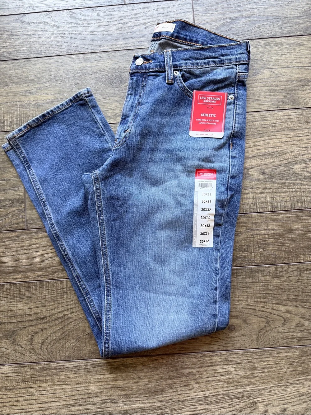 Levi's Men's Jeans in Light Blue Wash - Athletic Relaxed Fit Size 30x32